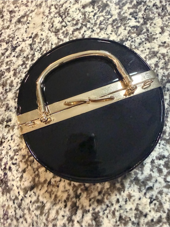 None Handbags - Elegant Black Round Handbag Brooch with Gold Accents
